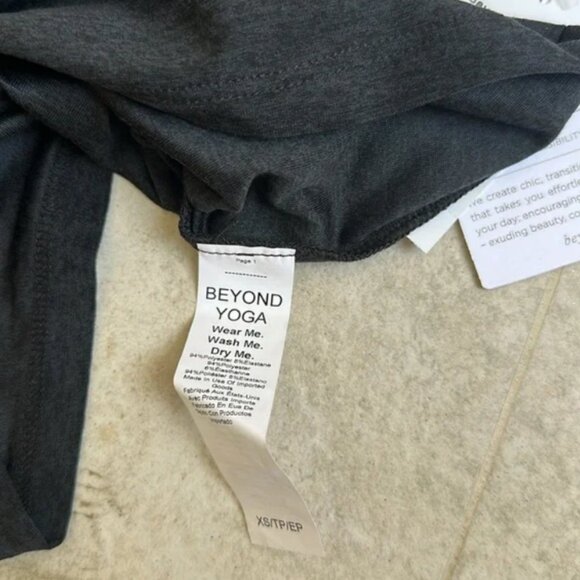 Beyond Yoga Perspective Cropped Tee Darkest Night Size XS NWT - Picture 6 of 7